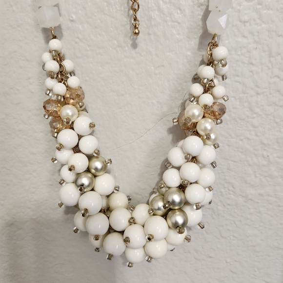 Vintage White and Gold Beaded Necklace - Picture 2 of 6